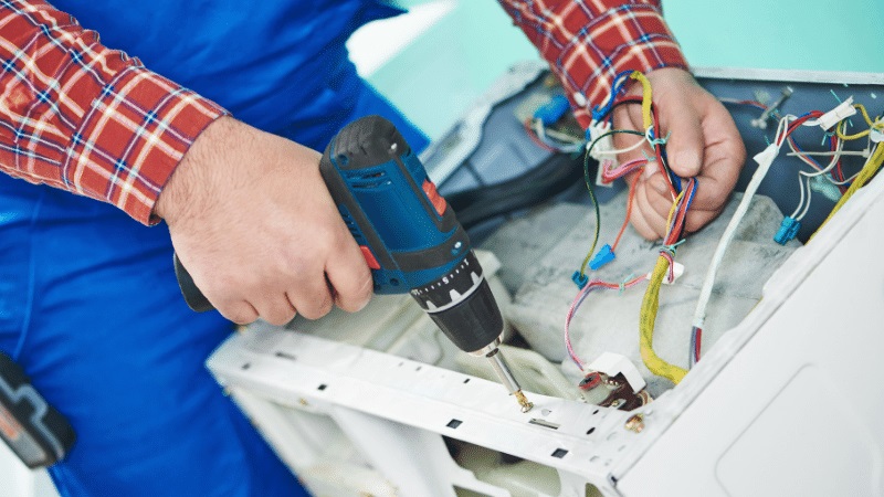 Gebze Ariston Ariston çamaşır makinesi kart tamiri – Su almama arızası orijinal parça ile giderildi. - Teknik servis örneği